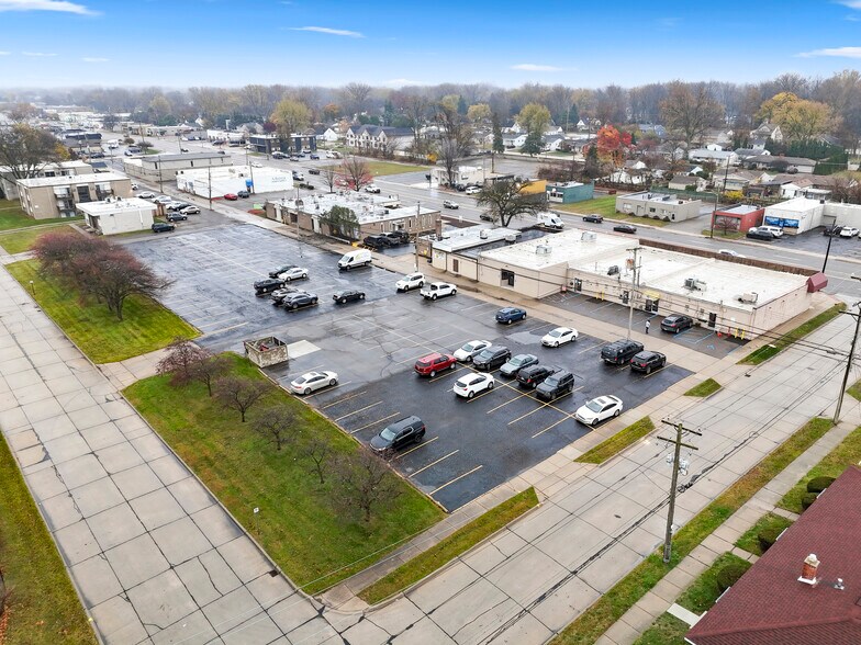 More Photos Of 30948-30960 Ford Rd, Garden City Storefront For Lease