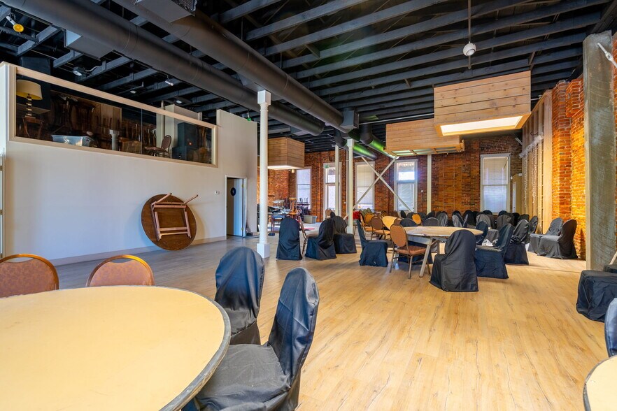 More Photos Of 910 2nd St, Sacramento Bar For Sale