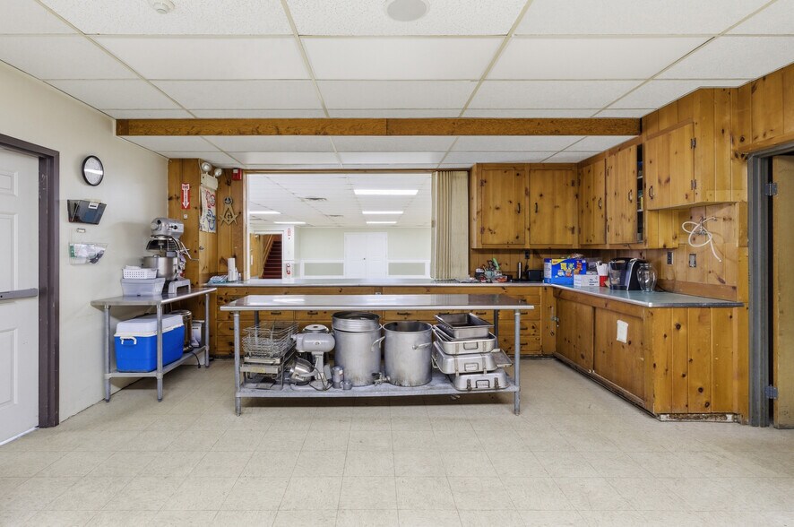 More Photos Of 81 Sprague St, Portsmouth Specialty For Sale