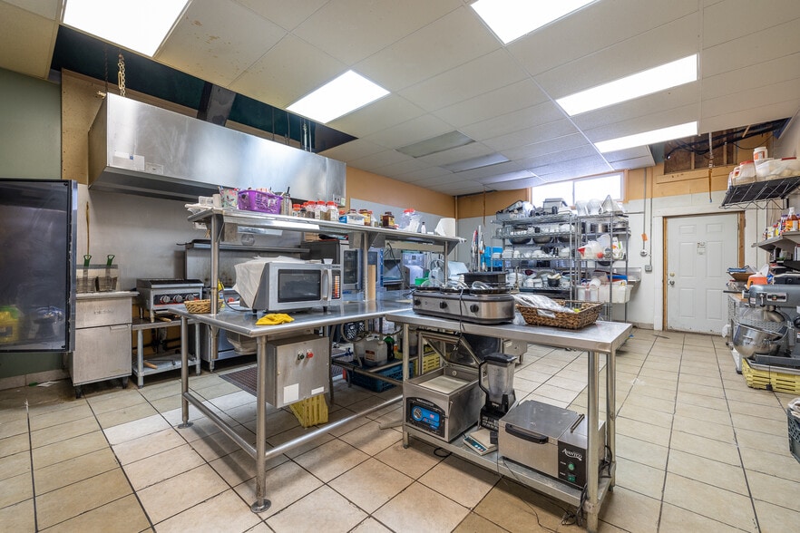 More Photos Of 603 N River St, Hot Springs Hotel For Lease