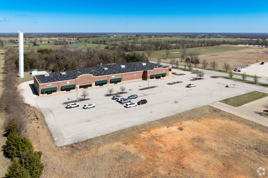 More Photos Of 14100-14104 Redfield Dr, Eugene Storefront For Sale