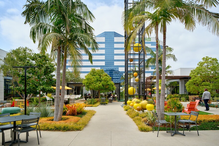 More Photos Of 980 W 190th St, Torrance Unknown For Lease