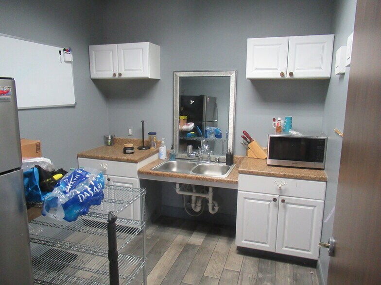 More Photos Of 26455 Hanna Rd, Conroe Warehouse For Lease