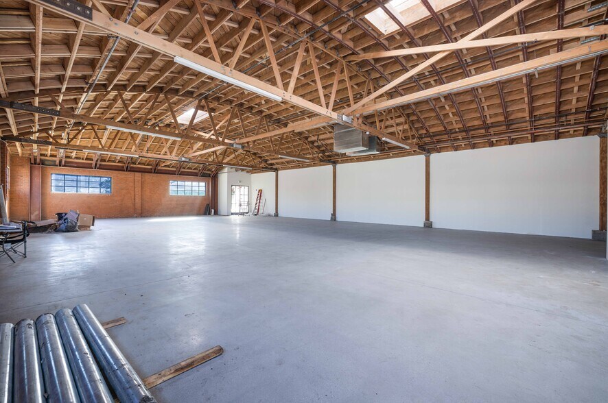 More Photos Of 4301 W Jefferson Blvd, Los Angeles Office For Lease