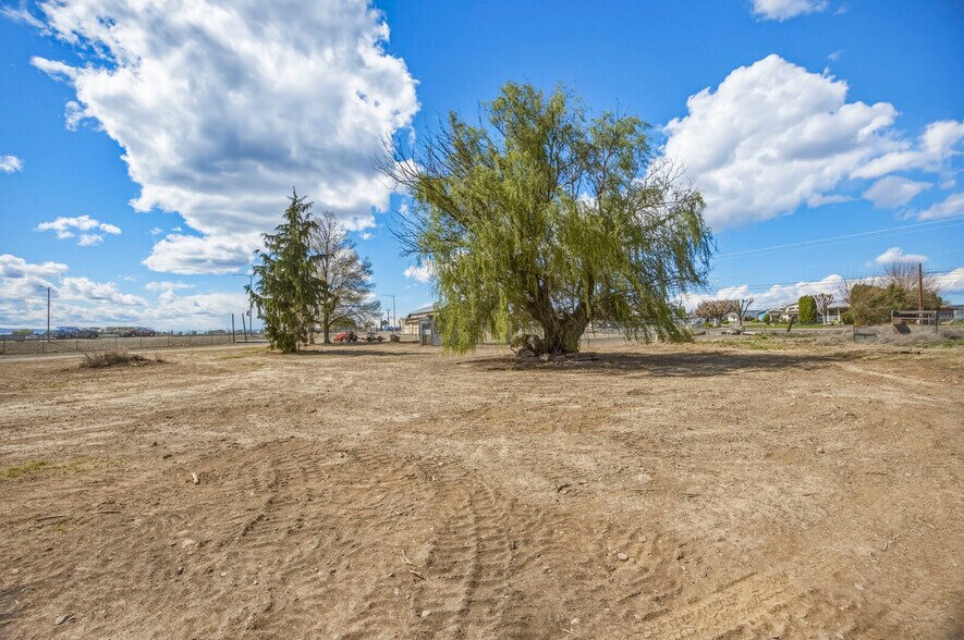 More Photos Of 391 Wine Country Rd, Prosser Freestanding For Sale