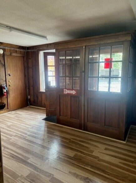 More Photos Of 12 Elm St, Hatfield Warehouse For Lease