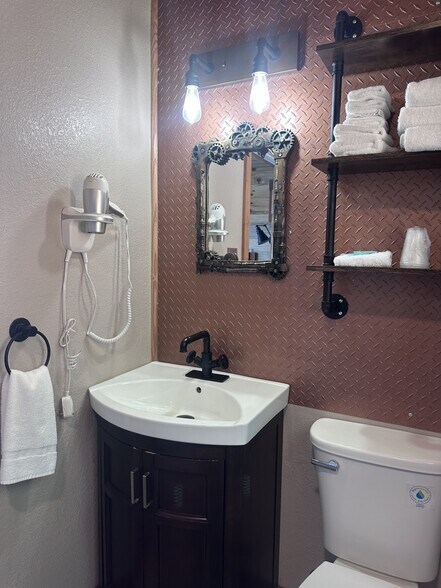 More Photos Of 430 S C St, Virginia City Hotel For Sale