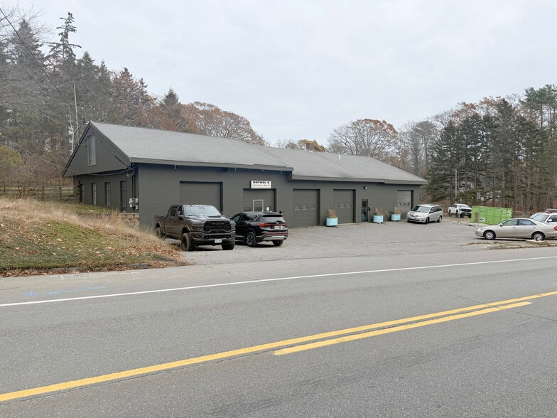 Primary Photo Of 94 Ocean House Rd, Cape Elizabeth Auto Repair For Lease