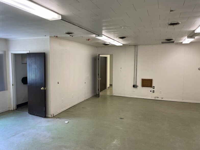 More Photos Of 607 E Pike St, Jackson Center Office For Lease