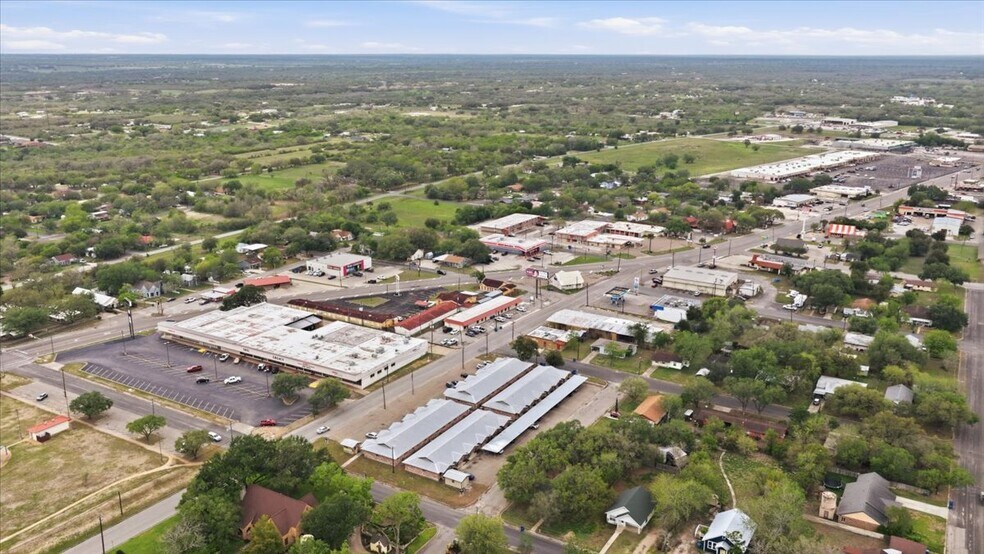 More Photos Of 1400 N Saint Marys St, Beeville Apartments For Sale