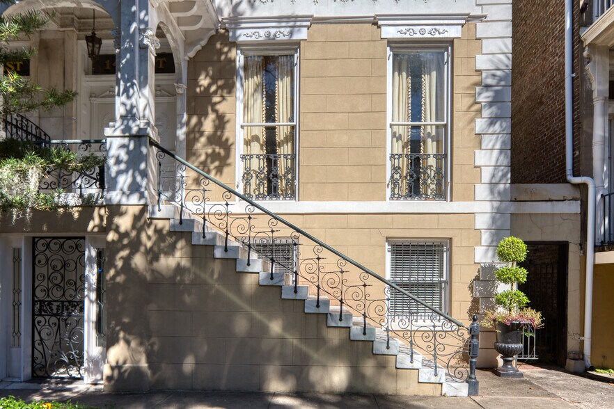 More Photos Of 14 E Taylor St, Savannah Specialty For Sale