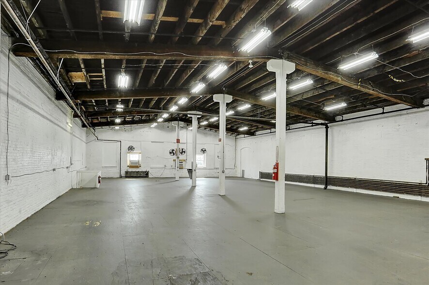 More Photos Of 701 E Hay St, York Warehouse For Lease