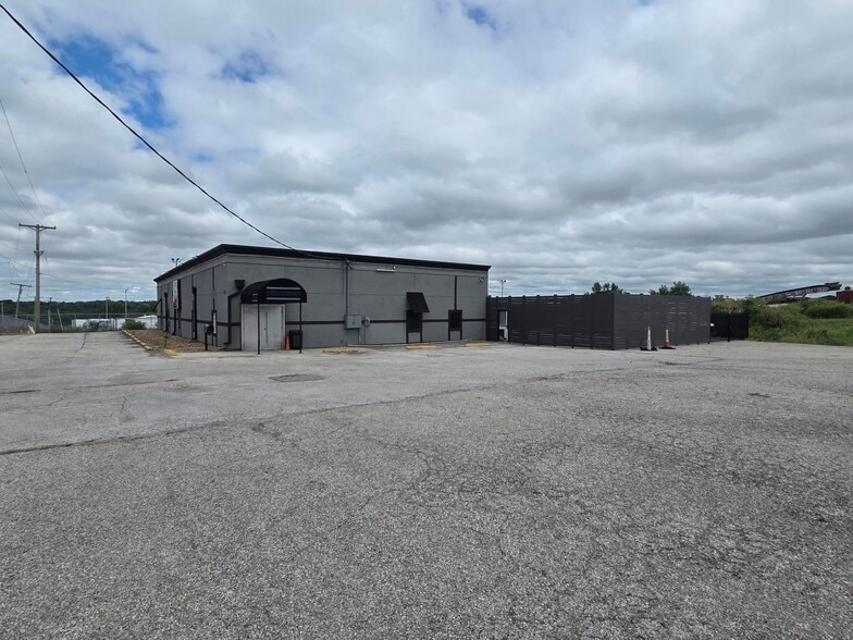More Photos Of 7400-7600 E US Highway 40, Kansas City Sports And Entertainment For Sale