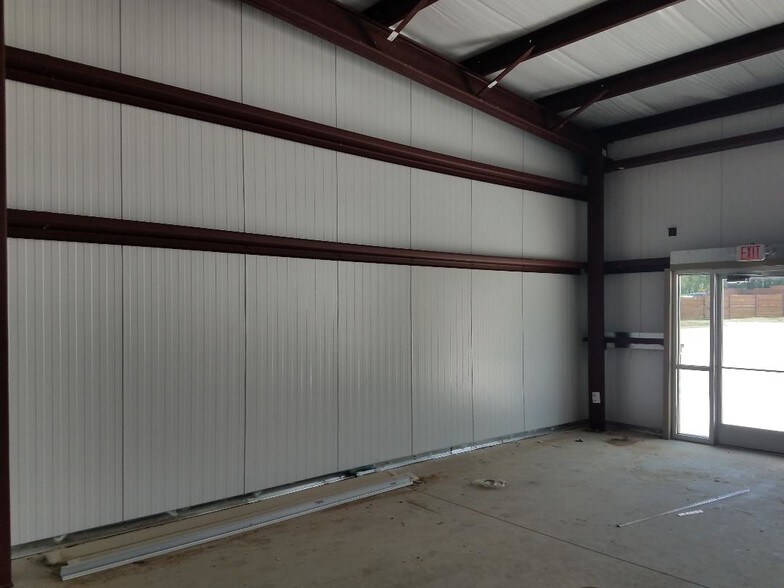 More Photos Of 811 Stonecrest Rd, Argyle Showroom For Lease