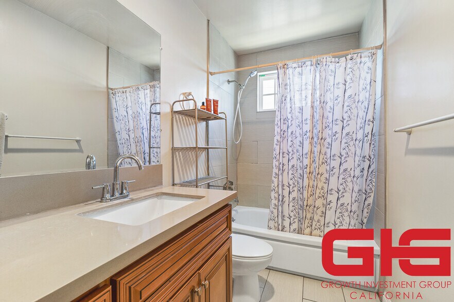 More Photos Of 1052 Elm Ave, Glendale Apartments For Sale