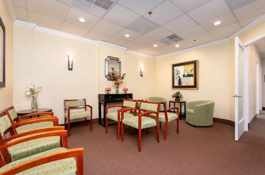 More Photos Of 20 Crossroads Dr, Owings Mills Medical For Sale