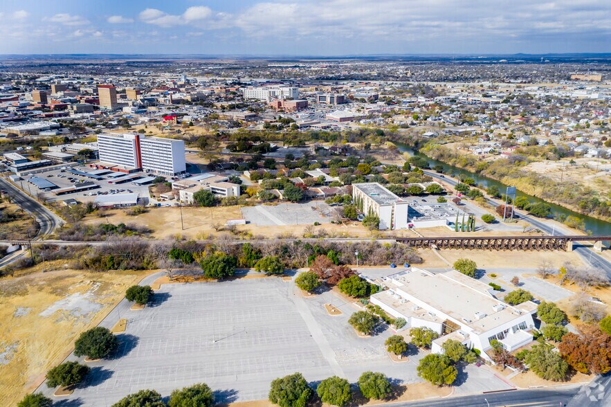 More Photos Of 441 Rio Concho Dr, San Angelo Hotel For Sale