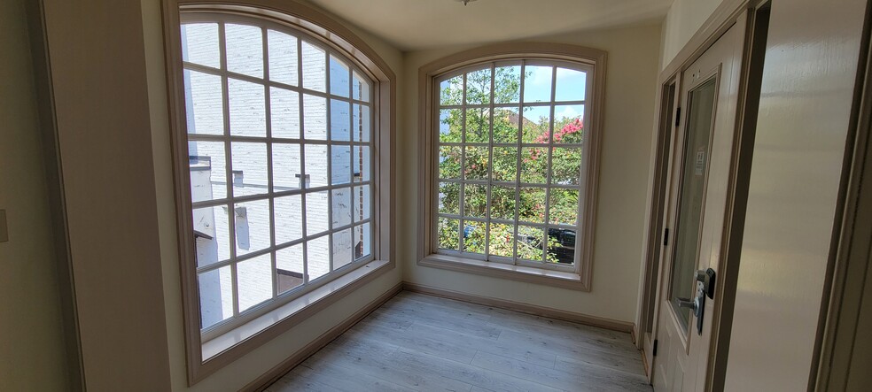 More Photos Of 7 W Queens Way, Hampton Medical For Lease