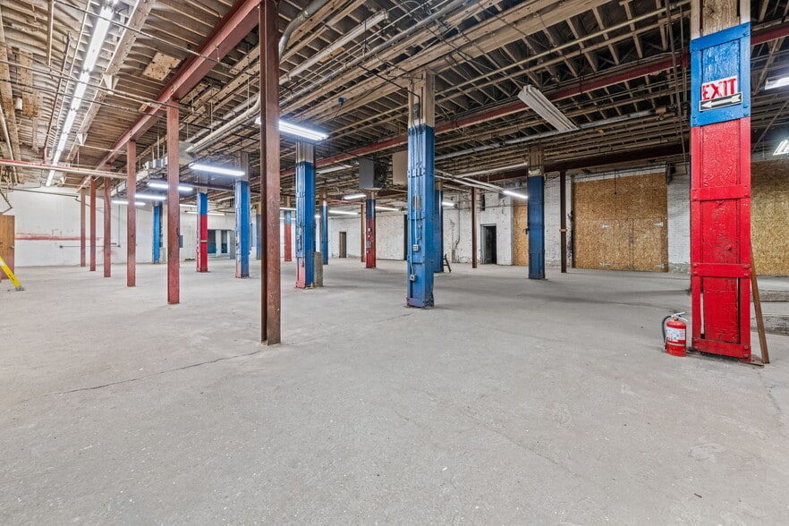 More Photos Of 4444 Lawton Ave, Detroit Warehouse For Sale