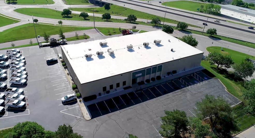 More Photos Of 1211 W Cambridge Circle Dr, Kansas City Warehouse For Lease