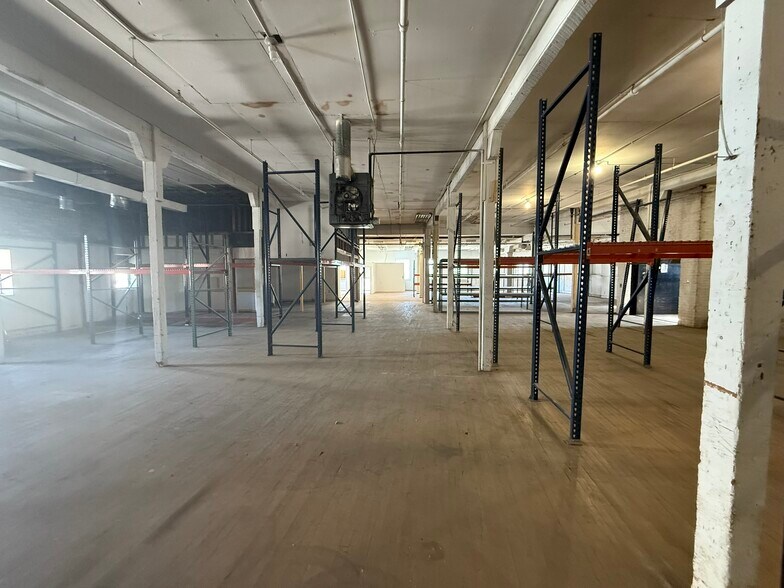 More Photos Of 1100 Cherry St, Des Moines Warehouse For Lease