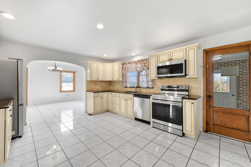 More Photos Of 140 Shartlesville Rd, Bernville Warehouse For Sale