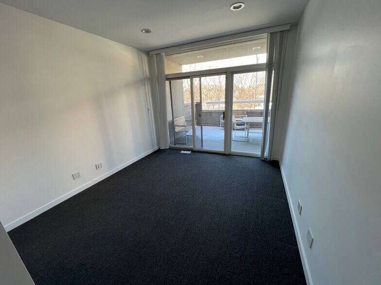 More Photos Of 740 N Ogden Ave, Chicago Office Residential For Lease