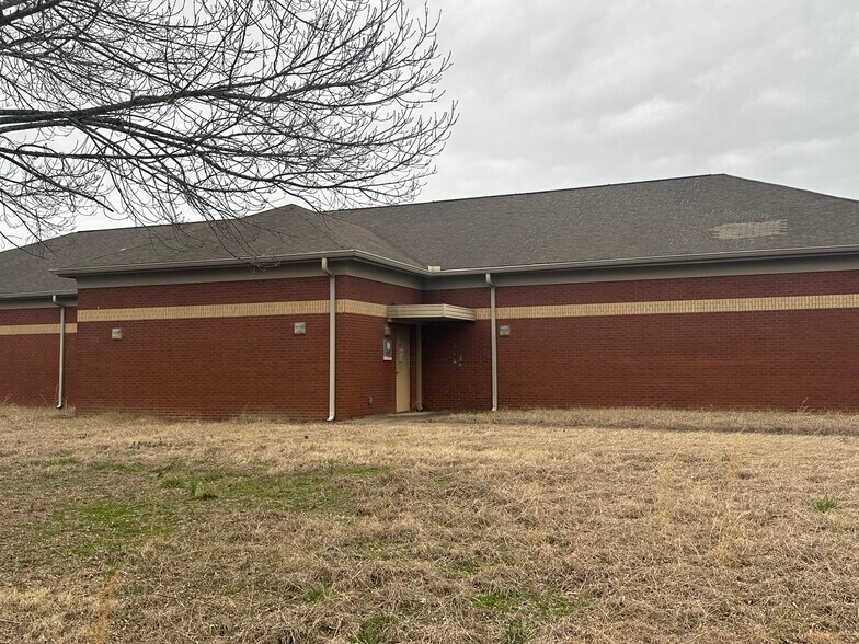 More Photos Of 645 Lucy Black Rd, Bolivar Office Residential For Sale