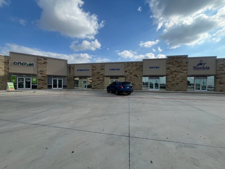 More Photos Of 180 Town Center Blvd, Jarrell Storefront For Lease