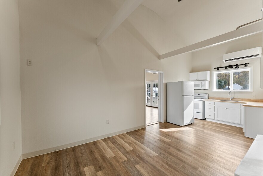 More Photos Of 132 NE Rifle Range St, Roseburg Apartments For Sale