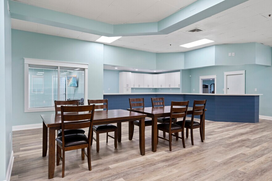 More Photos Of 5420 Hickory St, Panama City Office For Lease