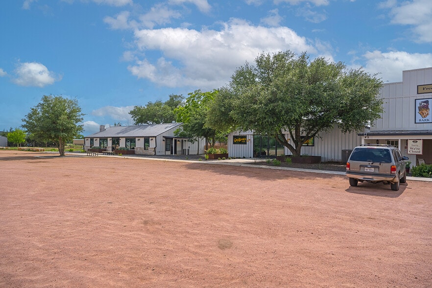 More Photos Of 42 S Ranch Road 1623, Stonewall Restaurant For Lease
