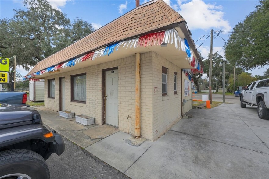 More Photos Of 337 S US Highway 17, East Palatka General Retail For Sale