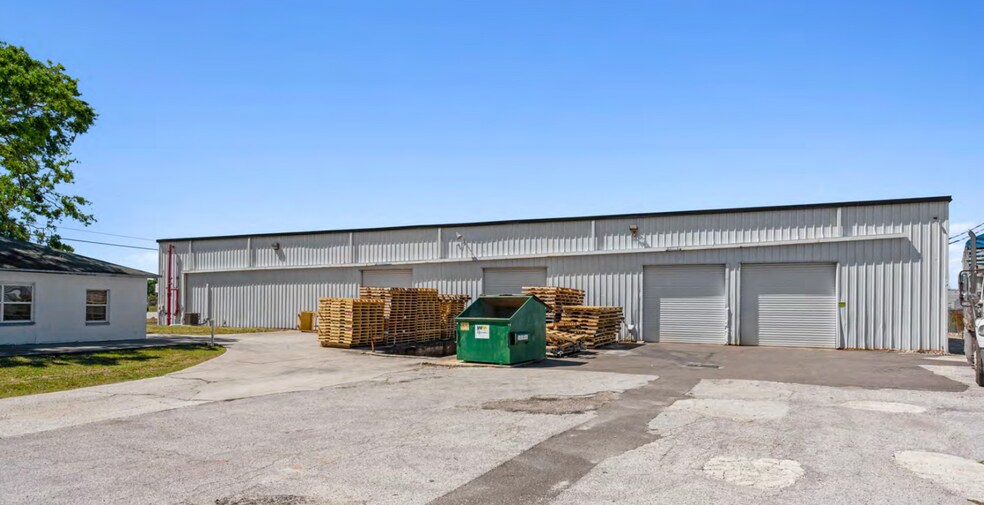 More Photos Of 7211 Anderson Rd, Tampa Warehouse For Lease