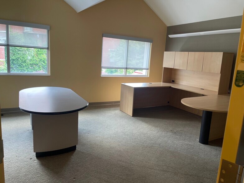 More Photos Of 2181 Victory Pky, Cincinnati Unknown For Lease