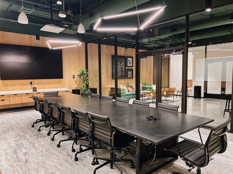 More Photos Of 240 S Main St, Bentonville Office For Lease