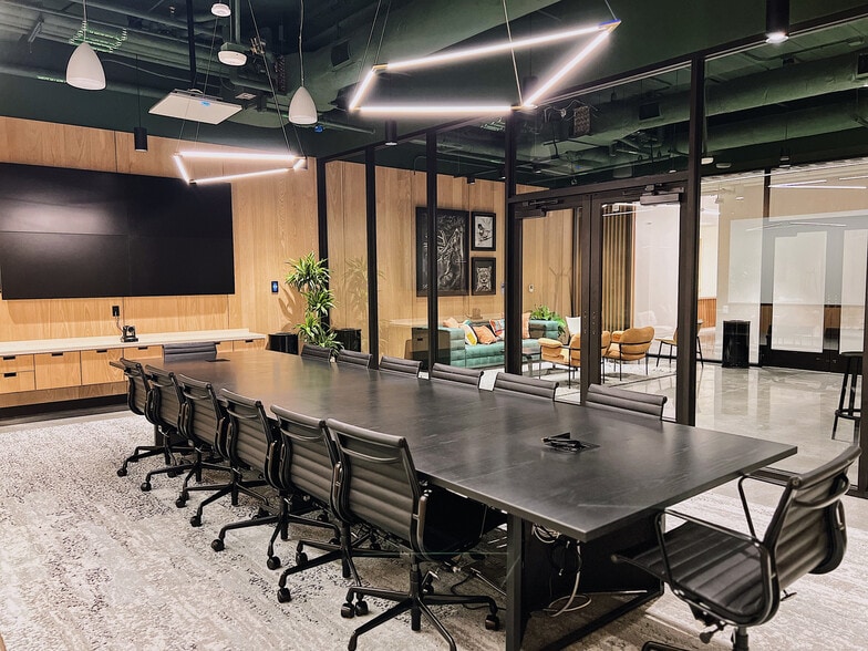 More Photos Of 240 S Main St, Bentonville Office For Lease