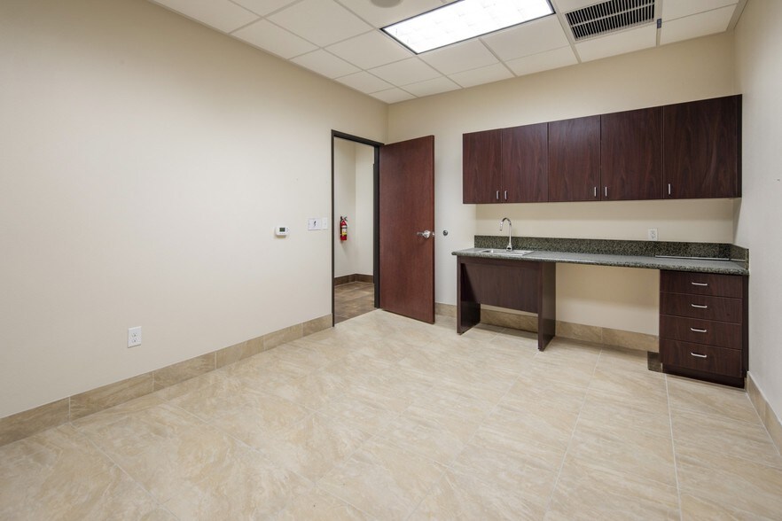 More Photos Of 1900 N Nellis Blvd, Las Vegas Medical For Lease