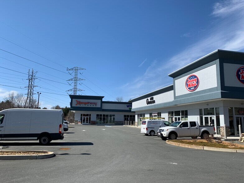 More Photos Of 965 Old Post Rd, Walpole Storefront Retail Office For Lease