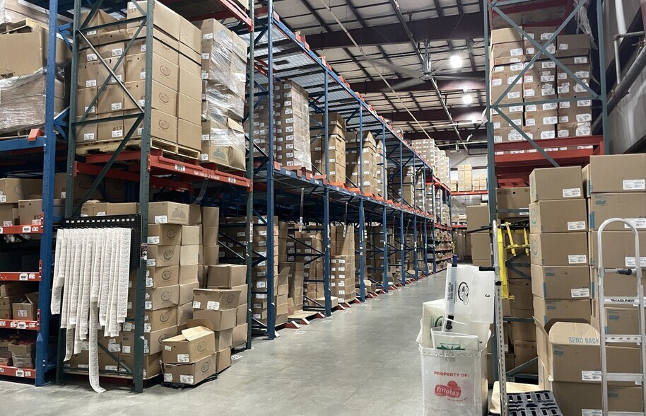 More Photos Of 3941 W Main St, Salem Distribution For Lease