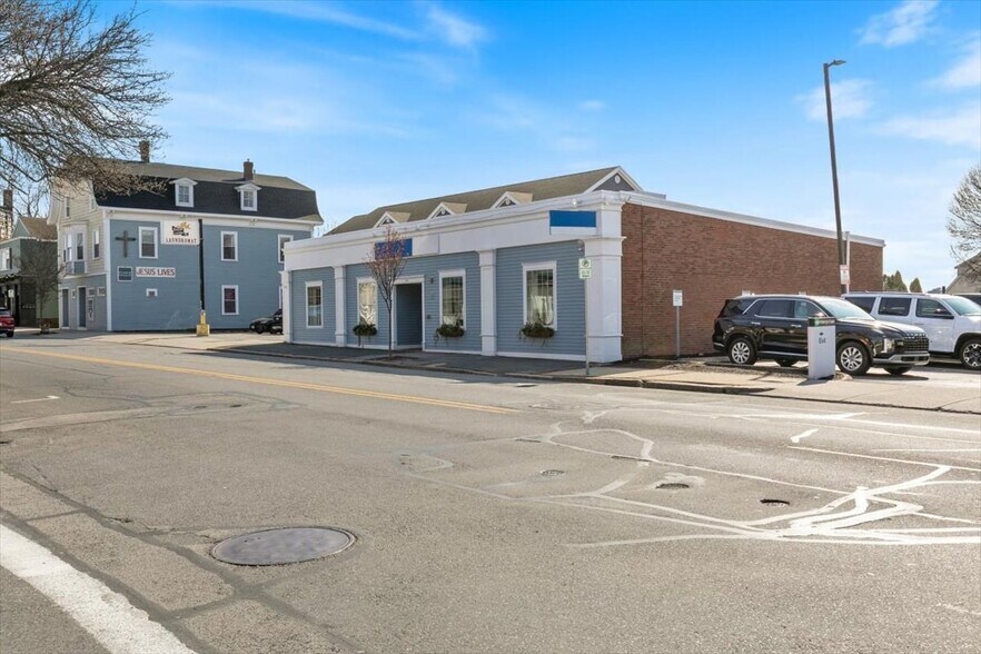 More Photos Of 306 Cabot St, Beverly Office For Sale
