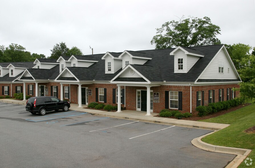 More Photos Of 2-6 McKenna Commons Ct, Greenville Office For Lease