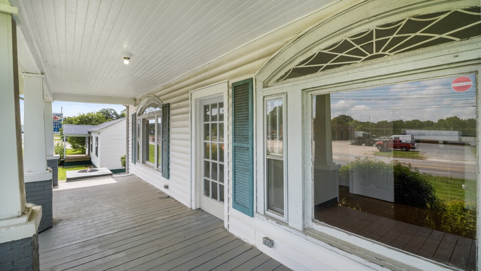 More Photos Of 10729 N Main St, Archdale Loft Creative Space For Sale