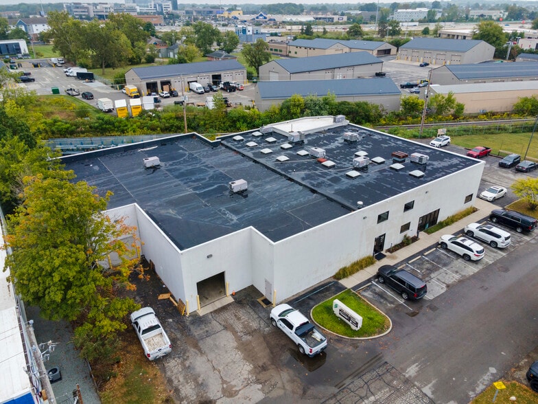 More Photos Of 8035 Craig St, Indianapolis Light Distribution For Lease