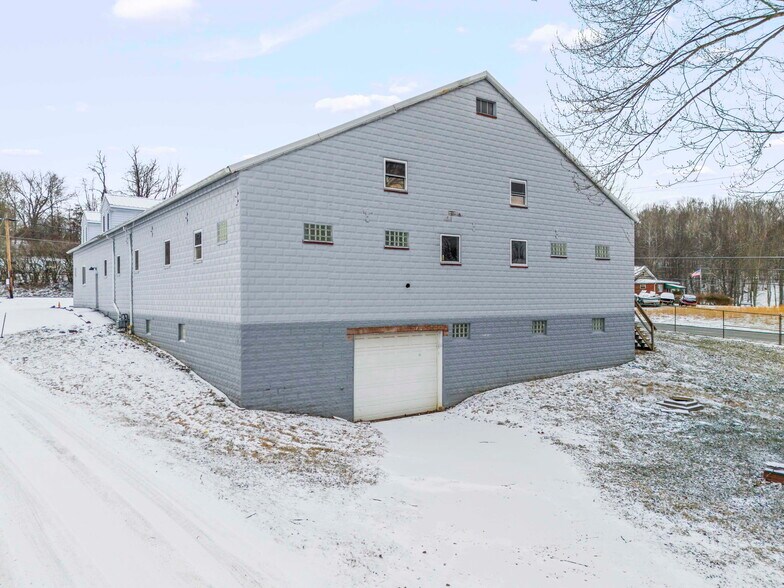 More Photos Of 105 Holbert Stretch, Dilliner Bar For Sale