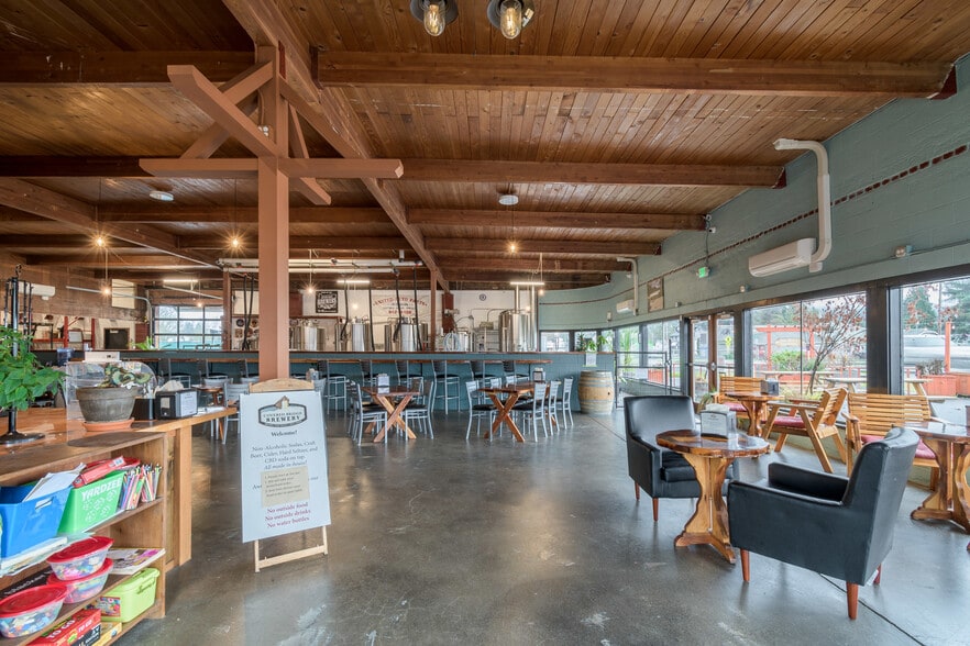 More Photos Of 926 E Main St, Cottage Grove Restaurant For Sale