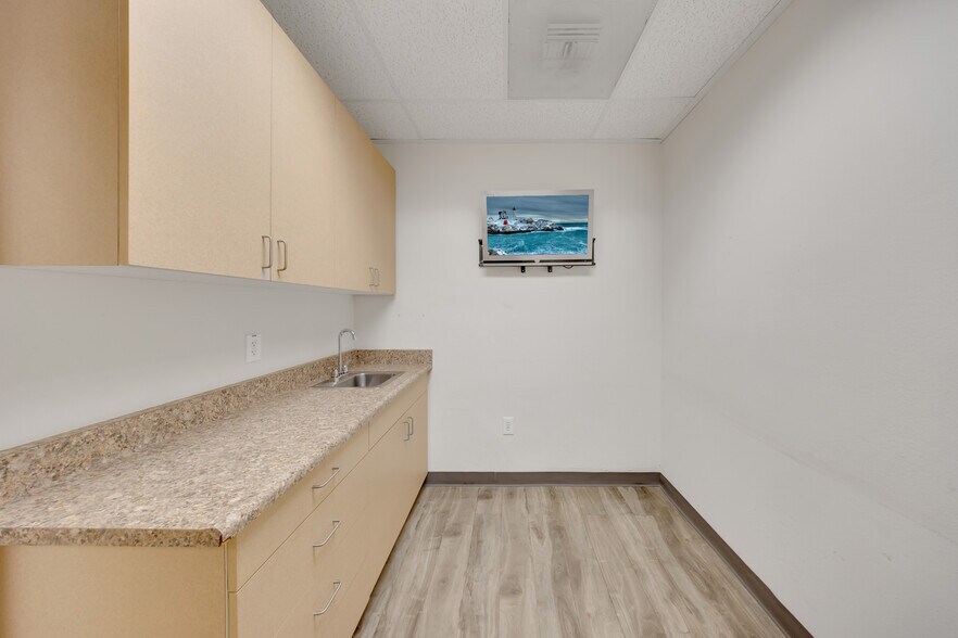 More Photos Of 408 S Beach Blvd, Anaheim Medical For Sale
