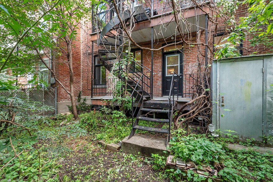 More Photos Of 7814 Rue Berri, Montréal Apartments For Sale