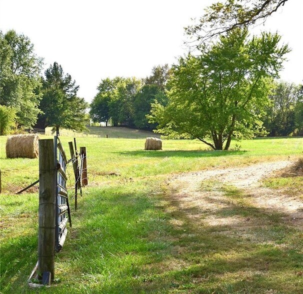 More Photos Of 39070 E Highway 41, Nelson Specialty For Sale