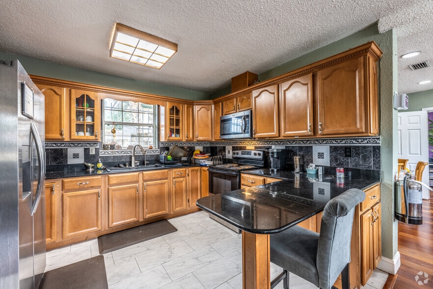 More Photos Of 640 S Ridgewood Ave, Daytona Beach Hotel For Sale